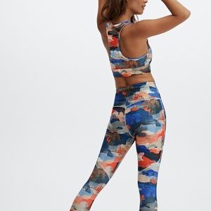 Fabletics Zion Camo leggings and Sports Bra Set